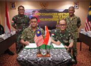 Wadan Kolakops Rem 121/Abw dan Ketua Staf 3 Briged TDM Tandatangani Hasil Unit Meeting Commander