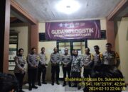 AKBP ADE.K Pamatwil Polda Banten Meninjau Pengamanan Logistik KPU Kecamatan Sukamulya