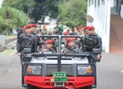 Sukses Taklukkan Beragam Materi Gultor, Kasad Terima Brevet Anti Teror Kehormatan