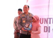 As-SDM Kapolri dan Rombongan Hibur Anak-anak Korban Banjir Demak di Posko Trauma Healing