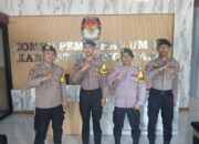 Personil Sat Pamobvit Polresta Tangerang melaksanakan kegiatan Pengamanan dan Sterilisasi di pintu masuk Kantor KPU Kab.Tangerang 