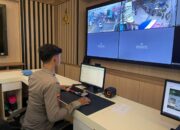 Anggota Command Center Polresta Tangerang Melakukan Monitoring Situasi Kamtibmas Daerah Hukum Polresta Tangerang CCTV