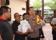 Bakti Sosial Ramadhan Kapolres Metro Jakarta Pusat Bagikan 500 Paket Sembako