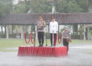 Diguyur Hujan Deras Kapolresta Tangerang Tetap Pimpin Apel Gelar Pasukan Ketupat Maung 2024 Rangka Pengamanan Idul Fitri 1445 H   