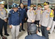 Kapolres Pantau Posyan Terminal Poris Plawad Ingatkan Pemudik Dan Kru Bus Selalu Berhati-Hati