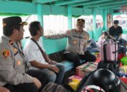 Jumpai Pemudik Perahu Kapolres Beri Tiket Gratis Tujuan Cilincing-Muara Gembong