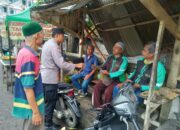 Bhabinkamtibmas Bagikan Brosur Dan Sosialisasikan Penerimaan Terpadu Anggota Polri Tahun 2024