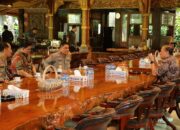 Kapolres Metro Jaksel Dampangi Kapolda Metro Jaya Kunjungi Mantan Kapolri Jenderal Pol purnawirawan Sutanto