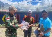 Generasi Muda Papua Bersemangat Satgas Yonif 509 Kostrad Berikan Bantuan Dana Sekolah Dan Pakaian.