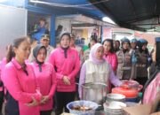 Sapa Pengungsi Banjir Bandang Sumbar, Ketum Bhayangkari Hibur Anak-anak Pengungsi