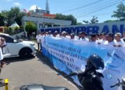 Bersama Polisi Jaga Jalur Penyeberangan Di Pelabuhan Rakyat Pokmas Kelautan Banyuwangi Dukung WWF ke -10