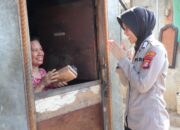 Menyisir Permukiman Padat, Polwan Polres Metro Jakarta Timur Berbagi Dan Peduli Dengan Bagikan Makanan Gratis Kel. Lubang Buaya
