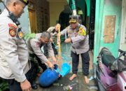 Polsek Johar Baru Gelar Bakti Religi Bersih-Bersih Tempat Ibadah