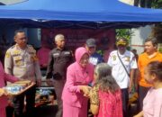 Peduli Masyarakat, Polres Metro Jakarta Timur Dan Bhayangkari Bagikan Nasi Box Gratis Di Matraman