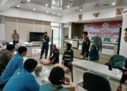 Satlantas dan Sidokkes Polresta Cirebon Berikan Pelatihan BHD Bagi Para Pengemudi Bus Dalam Rangka Hari Bhayangkara ke- 78