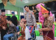 Jelang Hari Bhayangkara, Kapolres Metro Tangerang Kota Serahkan Bantuan Alkes ke SLB Di Pinang