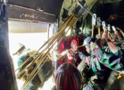 Yonif 330 Gelar Latihan Terjun Penyegaran (Jungar), Ratusan Prajurit Tri Dharma Menghiasi Langit Dawuan