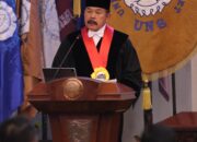Jaksa Agung RI Beri Ulasan Terhadap Orasi Ilmiah Pengukuhan Profesor Kehormatan Prof. Dr. Bambang Sugeng Rukmono, S.H., M.H. Di Universitas Sebelas Maret Surakarta