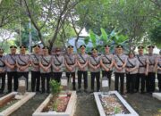 Kenang Jasa Pahlawan Jelang HUT Bhayangkara ke-78 Polrestro Bekasi Kota Ziarah Dan Tabur Bunga