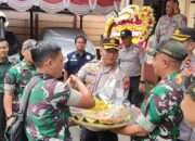 Koramil 04 Kebayoran Lama Berikan Kejutan Tumpeng Ke Polsek Pesanggrahan Di Hari Bhayangkara Ke-78
