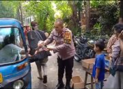 Pembagian Nasi Bungkus Kepada Warga kurang Mampu