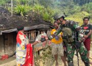 Warga Bilogai Sambut Antusias Baksos Door To Door Satgas TNI