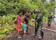Berbagi Kasih Persaudaraan Warga Muara Sambut Antusias TNI Marinir 