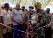 Satgas TNI Bersama Warga Mumugu Gotong Royong Bangun Rumah Adat Jew Suku Asmat