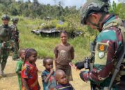 Senyum Anak Papua Sambut Patroli Satgas Yonif 509 Kostrad Di Kampung Amisiga, Intan Jaya, Papua   