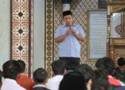 Polresta Cirebon Gelar Binrohtal Dan Penyuluhan Kamtibmas Terhadap Anak-Anak Yang Terlibat Geng Motor Di Masjid Syarif Hidayatullah Aspol Kaliwadas