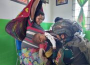 Satgas TNI Bekerjasama Dengan Puskesmas Sinak Gelar Imunisasi Polio