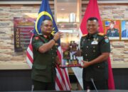 Danrem 121/Abw Terima Cenderamata Persahabatan Antar Negara