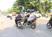 Aksi Heroik Bripka Wahyu, Dorong Motor Mogok di Jalan H. Juanda Bekasi