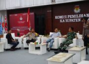 Ikut Serta Amankan Pendaftaran Bacalon Bupati Kabupaten Bekasi, Wakapolres Metro Bekasi: Mari Beersama Jaga Kondusifitas Selama Proses Pilkada