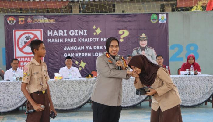 Kapolresta Cirebon Berikan Penyuluhan kepada Siswa SMAN 1 Palimanan