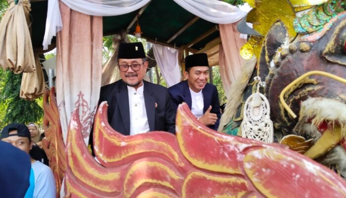 Pasangan Imron – Agus Naik Kereta Paksi Naga Liman Daftar Pilbup Cirebon ke KPU