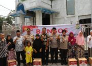 Dzuhur Berjamaah, Kapolres Serahkan Bantuan Sembako dan Renovasi Masjid di Pondok Arum Tangerang