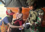 Papua Pintar Satgas Habema Bagikan Alat Tulis dan Berikan Materi Pelajaran Anak-Anak Mamba