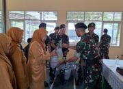 Sambut HUT TNI Ke-79, Yonif 330 Tri Dharma Gelar Baksos,  Bagikan Sembako Kepada Para Warakawuri Seroja