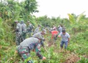 Dansatgas Yonarmed 11 Kostrad Pimpin Karya Bakti Di Desa Sekaduyan Taka