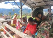 Warga Bilogai Sambut Gembira Pelayanan Kesehatan Satgas Habema