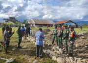 Bersama Satgas Habema, Warga Kemali Bangun Gereja Kenyam