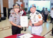 Dirreskrimsus, Kabidhumas Dan Kabidkum Polda Metro Jaya Terima Brevet Setia Waspada Dari Danpaspampres