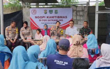 Bersama Polsek Karawaci, Wakapolres Lakukan Giat Ngopi Kamtibmas Di Cimone Jaya