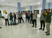 Kapolsek Kelapa Gading Pengamanan/Pengecekan Rekapitulasi penghitungan Suara Cagub Dan Cawagub DKI Jakarta Di Gedung PPK 