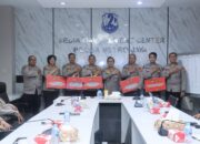 Kabid Humas Polda Metro Jaya Berikan Pengarahan Dan Penghargaan Untuk Anggota Berprestasi