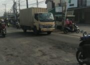 Jalan Di Depan Pasar Jatiuwung Rusak Parah Diduga Tidak Ada Perhatian Dari Pemerintahan Kota Tangerang