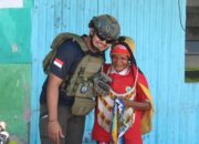 Memahami Pentingnya Peran Ibu Sebagai Pendidik Anak-Anak Dalam Keluarga, Personel Ops Damai Cartenz Melaksanakan Pendekatan Dengan Mama Mama Papua