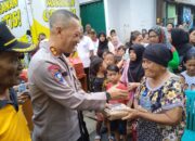 Polres Metro Jakarta Timur Dan Polsek Pasar Rebo Bagikan 250 Makanan Gratis Ke Warga