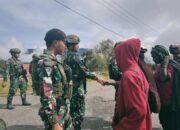 Jaga Keamanan Warga, Satgas Yonif 509 Kostrad Patroli Keamanan Di Kampung Mamba